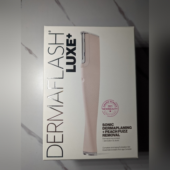 Dermaflash Luxe + (MISSING PREFLASH) - Picture 2 of 5
